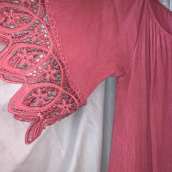 Gently worn plus size top - Picture 4 of 5